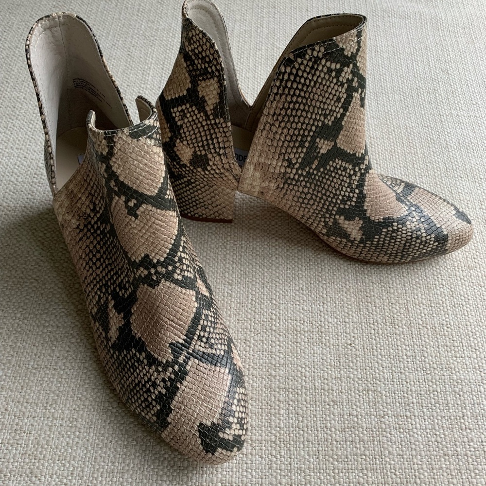 Steve Madden Rockies Snakeskin Print Split Ankle Bootie Women’s Sz 9.5